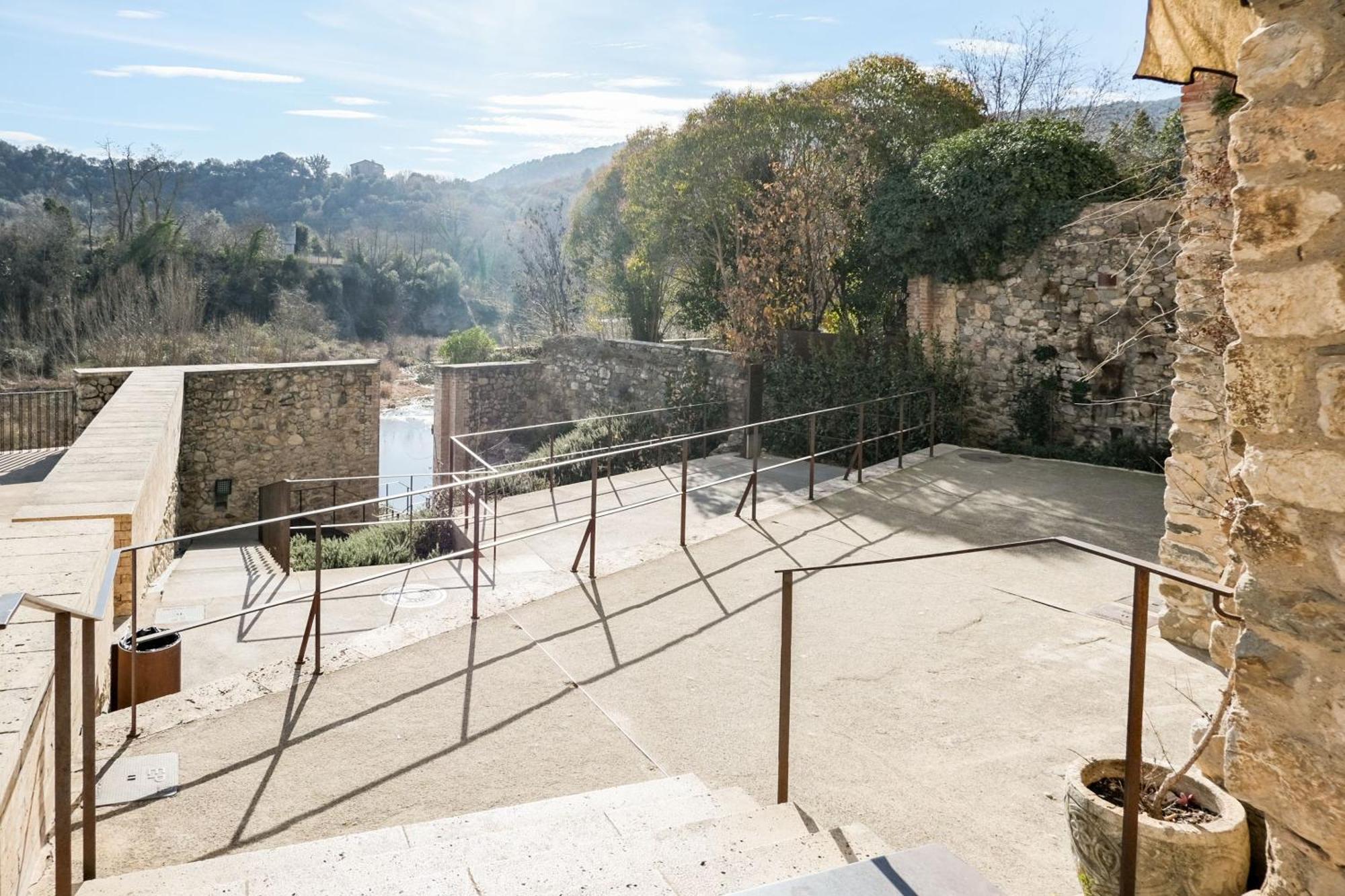 10 Del Pont Alojamiento Con Vistas Panoramicas Besalú Εξωτερικό φωτογραφία